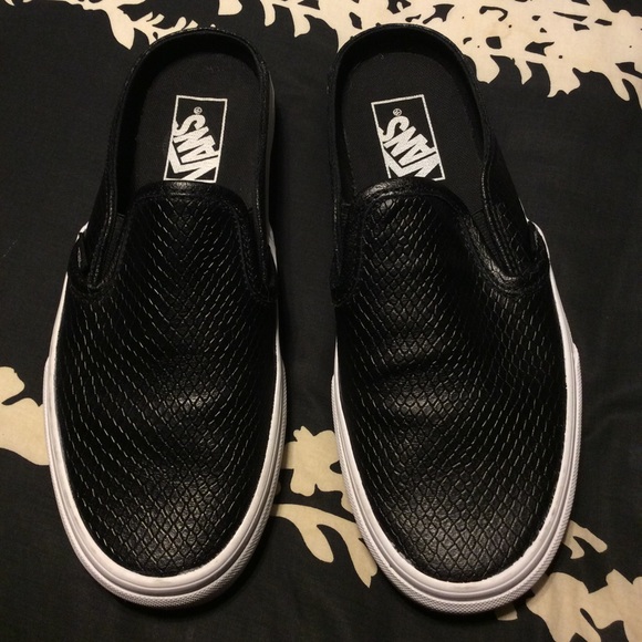 Vans Shoes - 🖤 VANS Black textured slip on shoes size 7.5 🖤